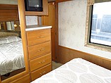 1999 Fleetwood Discovery Photo #23