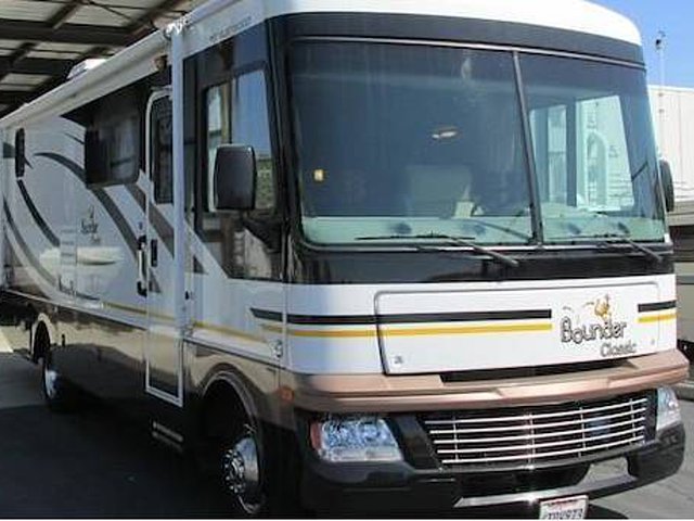 2010 Fleetwood Bounder Classic Photo