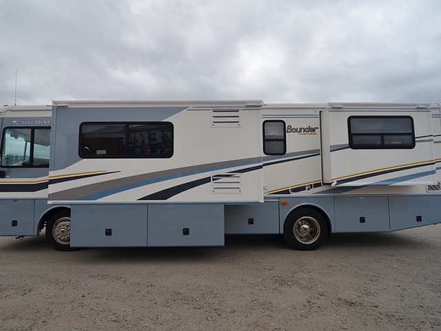 2005 Fleetwood Bounder Diesel Photo