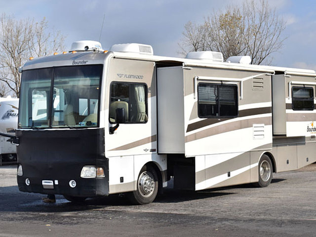 2006 Fleetwood Bounder Diesel Photo