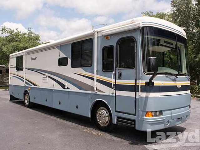 2005 Fleetwood Bounder Diesel Photo