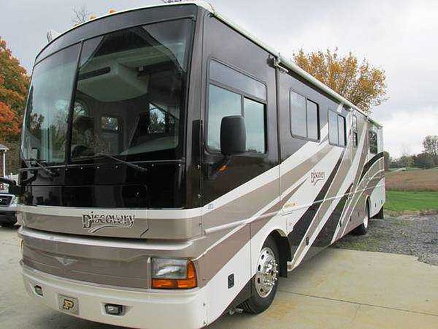 2003 Fleetwood Discovery Photo