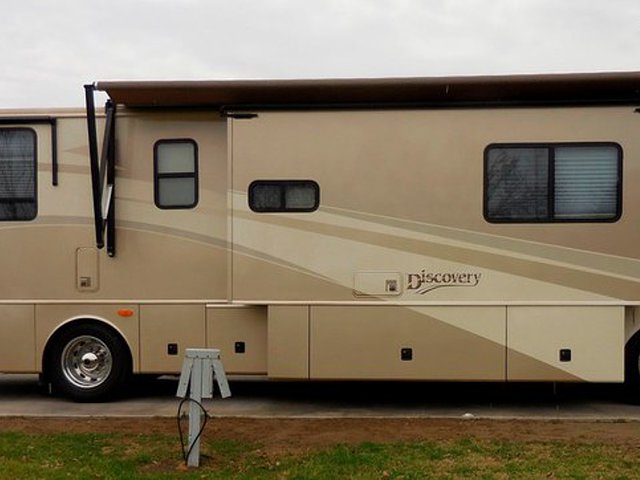 2006 Fleetwood Discovery Photo