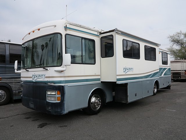1999 Fleetwood Discovery Photo