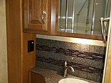2015 Fleetwood Discovery Photo #23