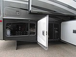 2015 Fleetwood Discovery Photo #5