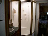2000 Fleetwood Discovery Photo #9