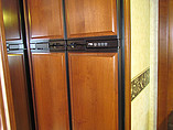 2004 Fleetwood Discovery Photo #8