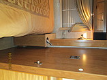 2006 Fleetwood Discovery Photo #11