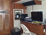 2008 Fleetwood Discovery Photo #6