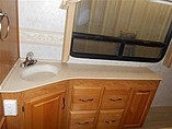 2005 Fleetwood Discovery Photo #8