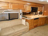 2005 Fleetwood Discovery Photo #10