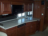 2005 Fleetwood Discovery Photo #9