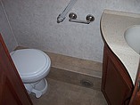 2005 Fleetwood Discovery Photo #12