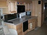 2006 Fleetwood Discovery Photo #7