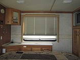 2005 Fleetwood Discovery Photo #28
