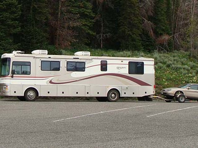 2000 Fleetwood Discovery Photo