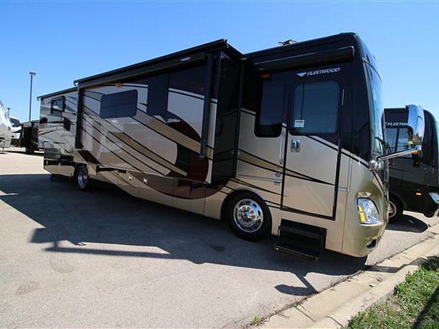 2015 Fleetwood Discovery Photo