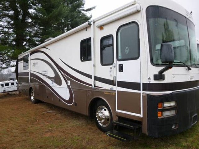 2002 Fleetwood Discovery Photo