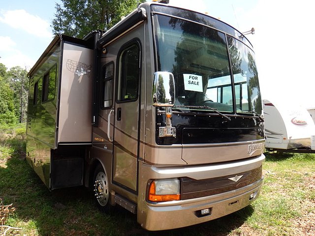 2004 Fleetwood Discovery Photo