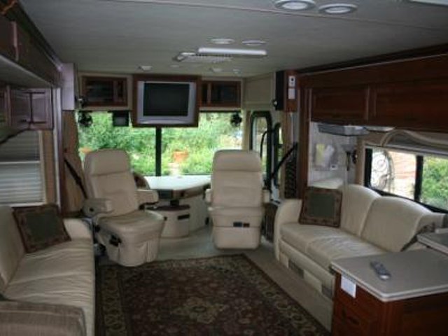 2005 Fleetwood Discovery Photo