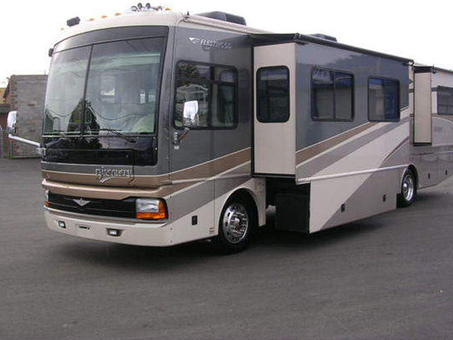 2006 Fleetwood Discovery Photo