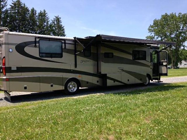 2004 Fleetwood Discovery Photo
