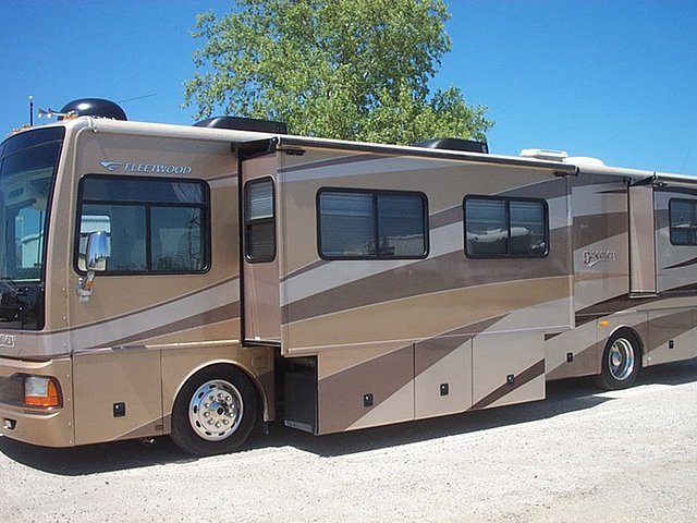 2005 Fleetwood Discovery Photo