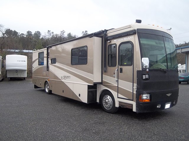2006 Fleetwood Discovery Photo