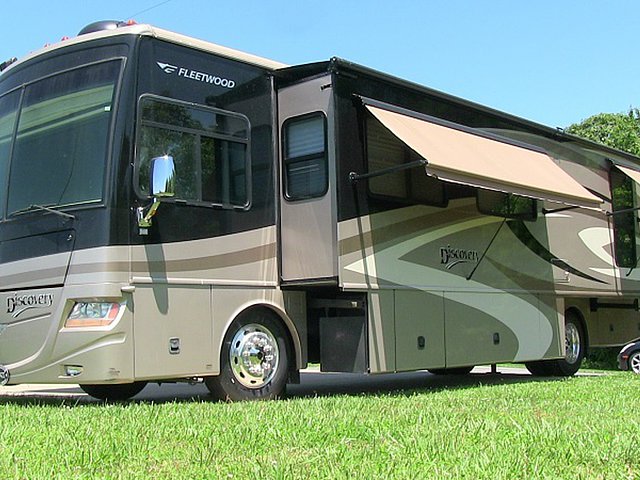 2007 Fleetwood Discovery Photo