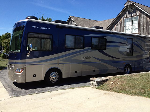 2007 Fleetwood Discovery Photo