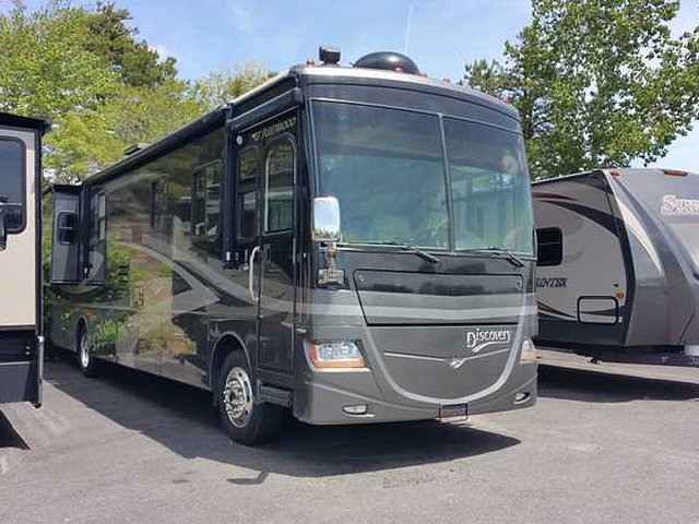 2007 Fleetwood Discovery Photo