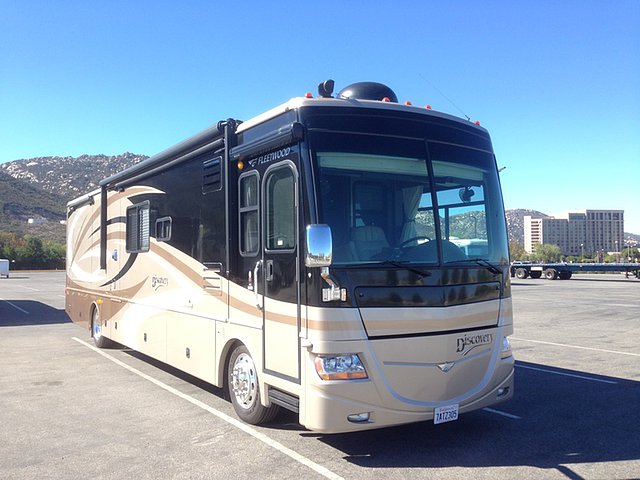 2007 Fleetwood Discovery Photo