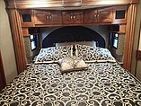 2015 Fleetwood Discovery Photo #14