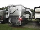 2015 Fleetwood Discovery Photo #4