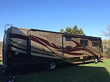 2010 Fleetwood Discovery Photo #11