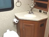 2010 Fleetwood Discovery Photo #22