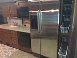 2010 Fleetwood Discovery Photo #34