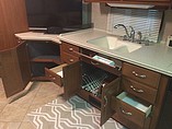 2010 Fleetwood Discovery Photo #35