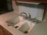 2010 Fleetwood Discovery Photo #37