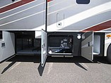 2015 Fleetwood Discovery Photo #8
