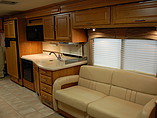 2008 Fleetwood Discovery Photo #9