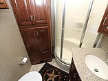 2014 Fleetwood Discovery Photo #17