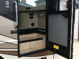 2011 Fleetwood Discovery Photo #17