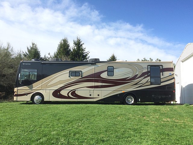 2010 Fleetwood Discovery Photo