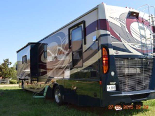 2010 Fleetwood Discovery Photo