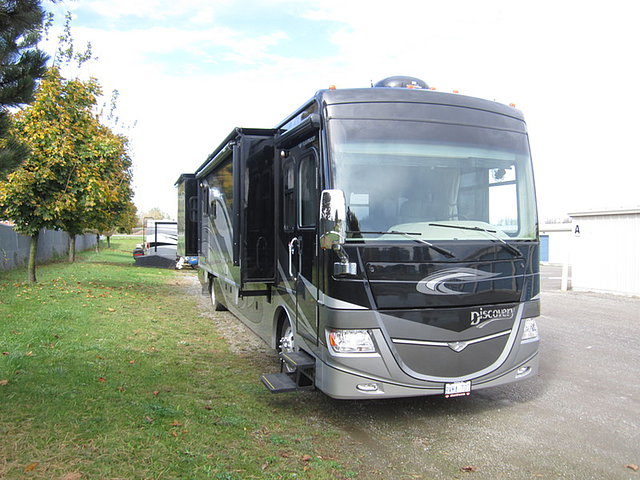 2010 Fleetwood Discovery Photo
