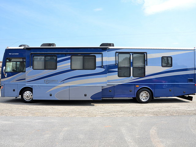 2008 Fleetwood Discovery Photo