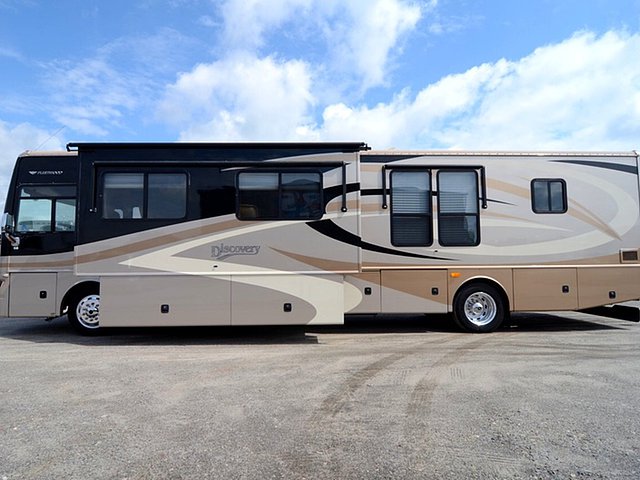 2008 Fleetwood Discovery Photo