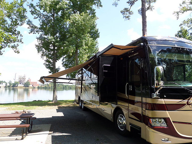 2013 Fleetwood Discovery Photo
